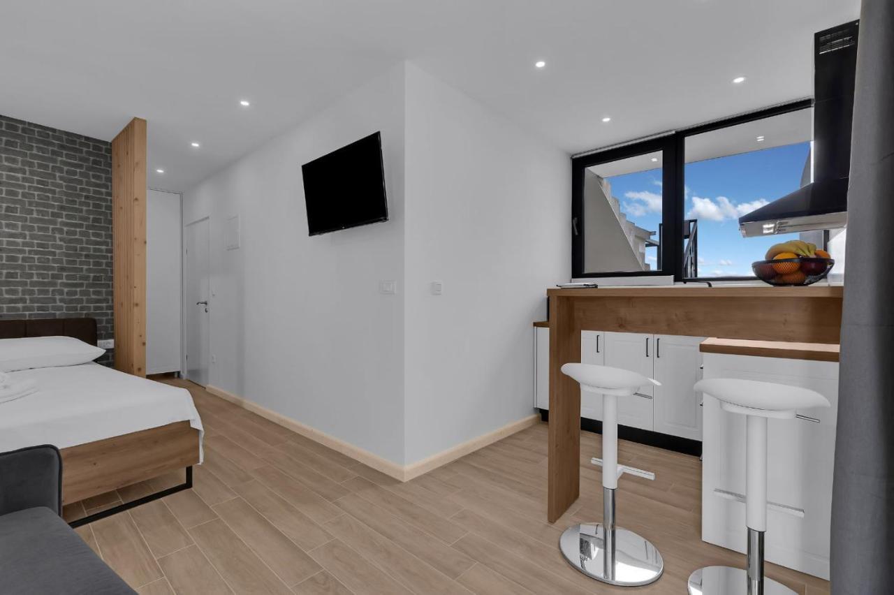 Apartments Lucky Brela Extérieur photo