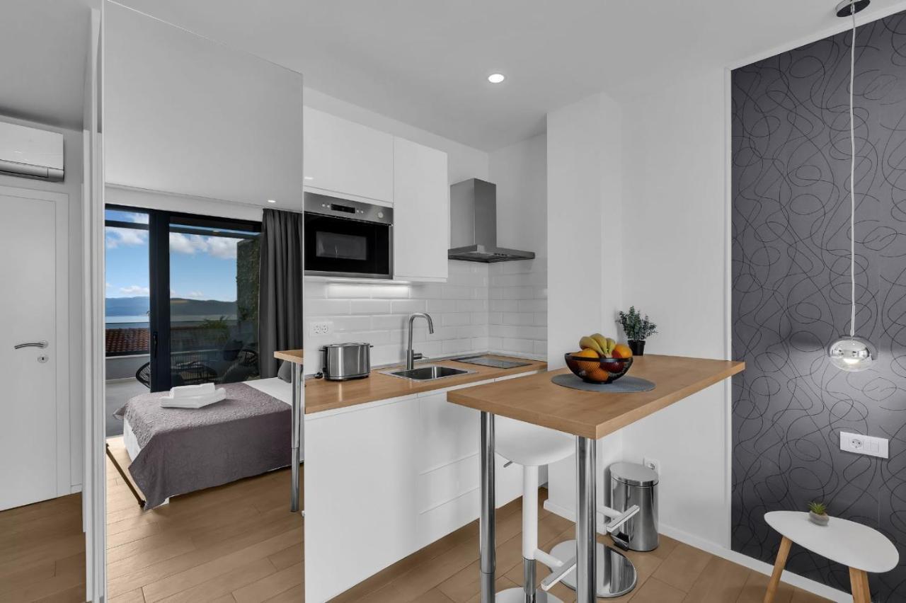 Apartments Lucky Brela Extérieur photo