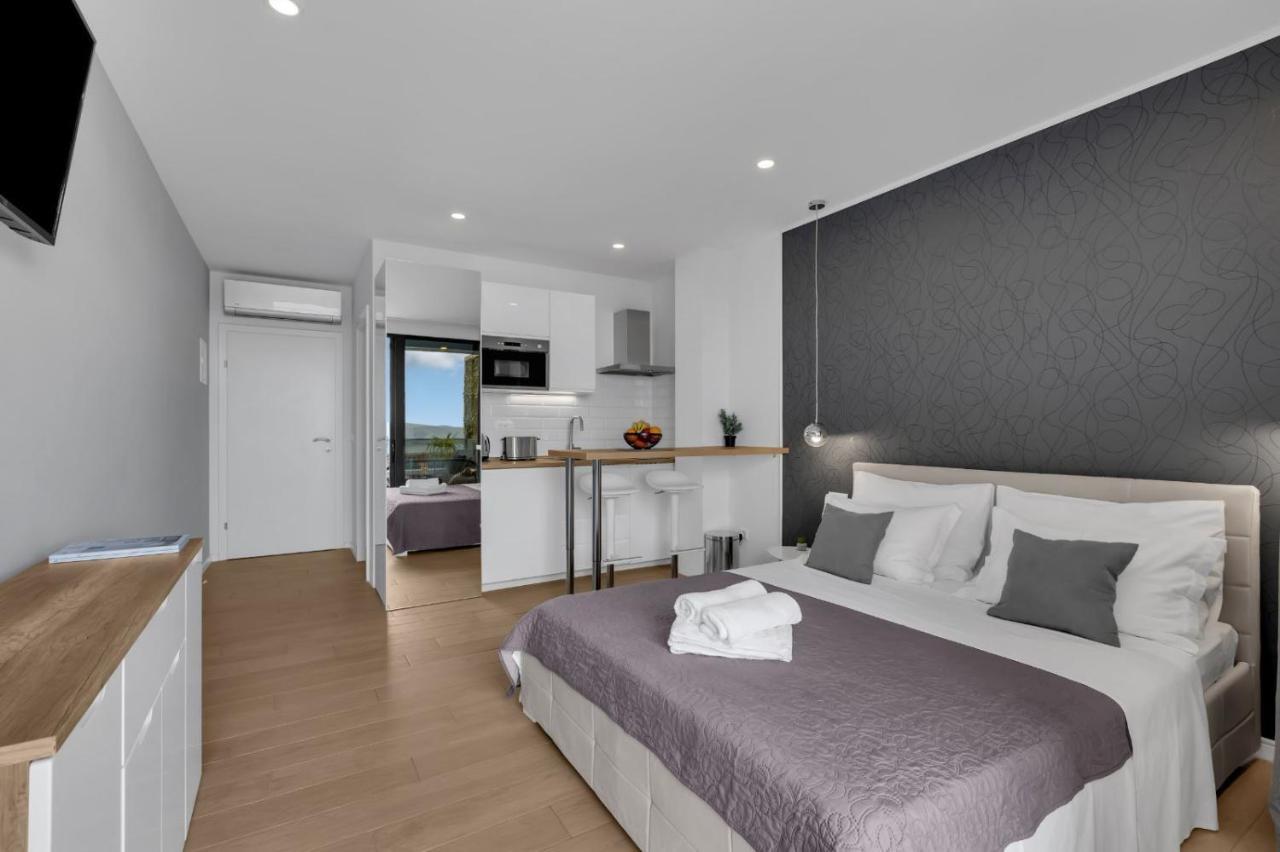 Apartments Lucky Brela Extérieur photo
